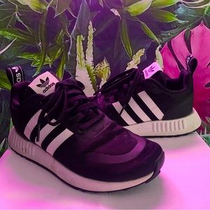 Adidas Boys sneakers size 5